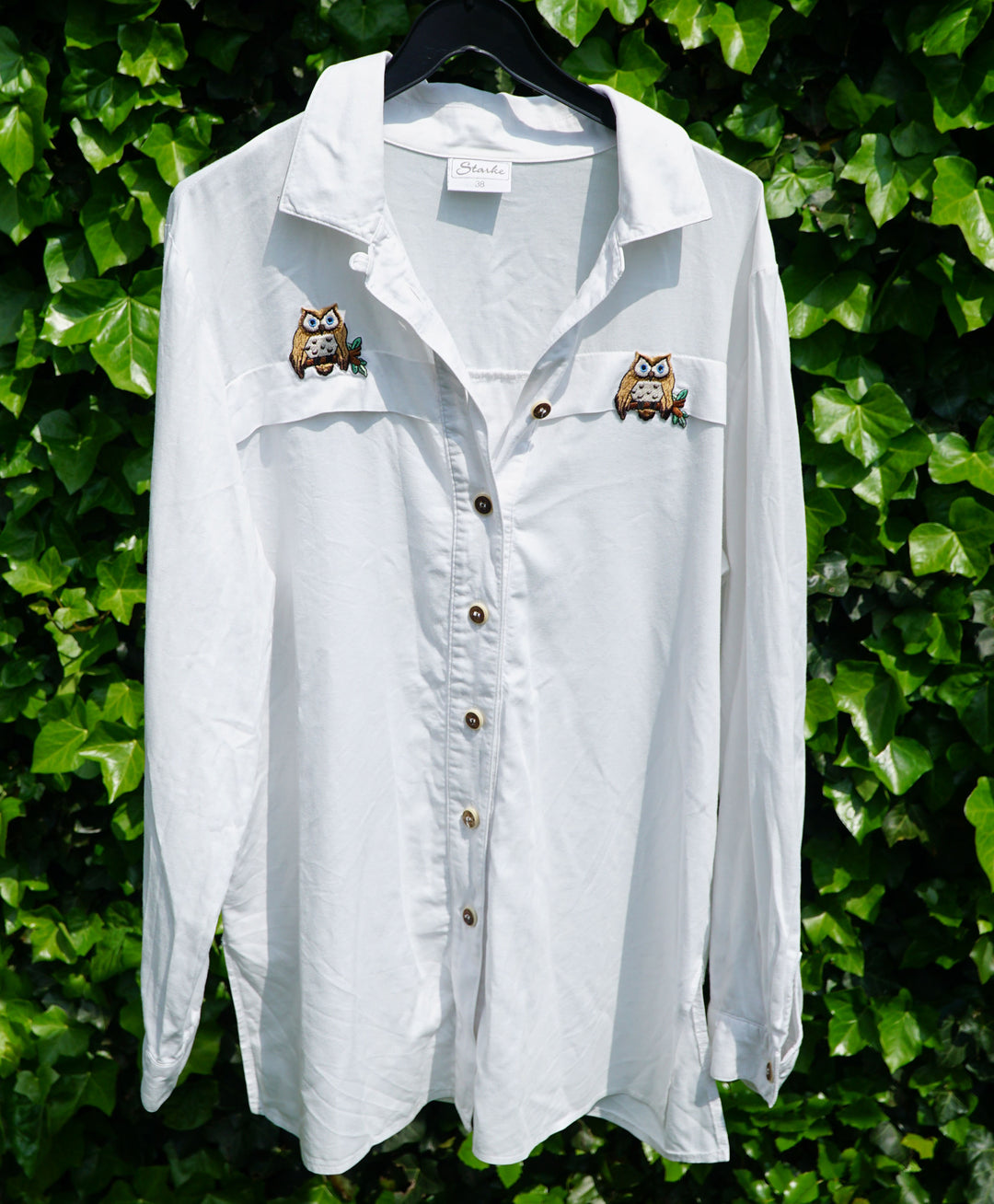 Starke, witte blouse met uiltjes patches