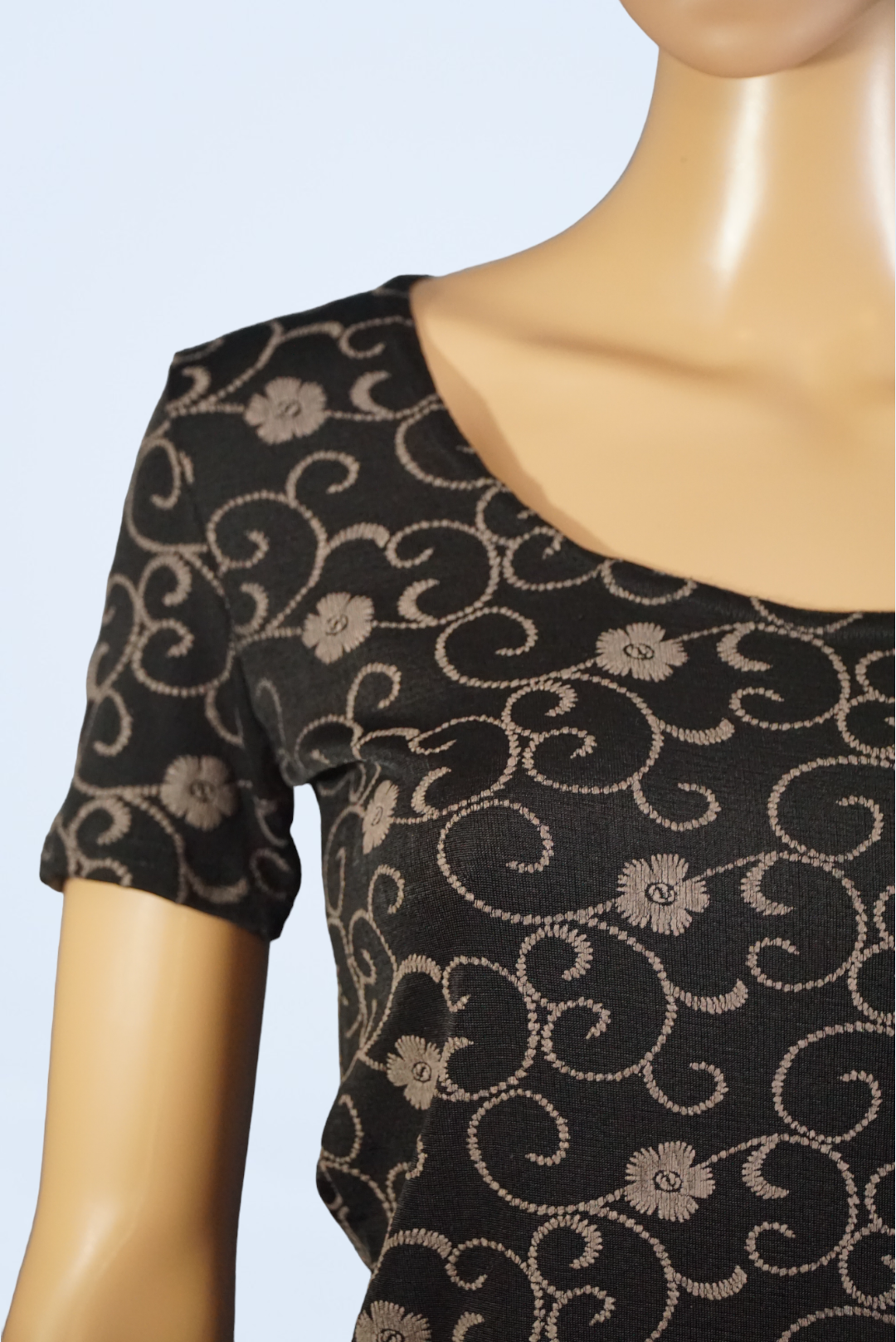 Feerique Paris, stretch top met mooie goudkleurige applicaties